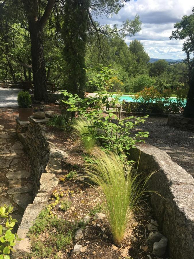 Villa De Carbonelle Pierrevert Eksteriør bilde